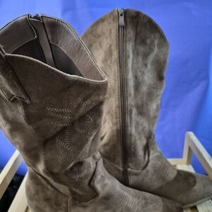 Brown Women's Boots Size 11